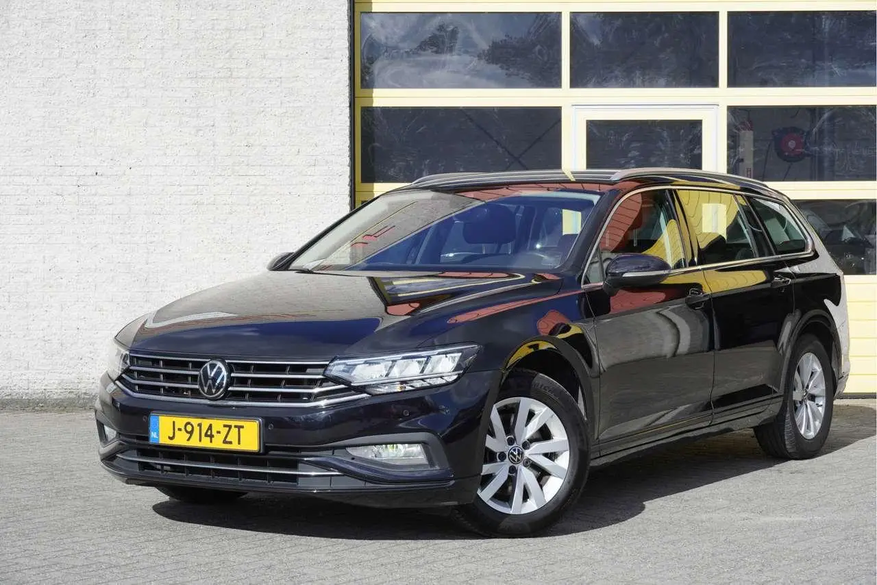 Photo 1 : Volkswagen Passat 2020 Petrol