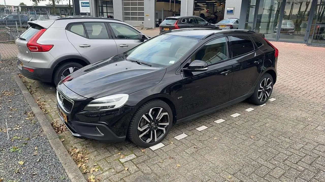 Photo 1 : Volvo V40 2019 Essence