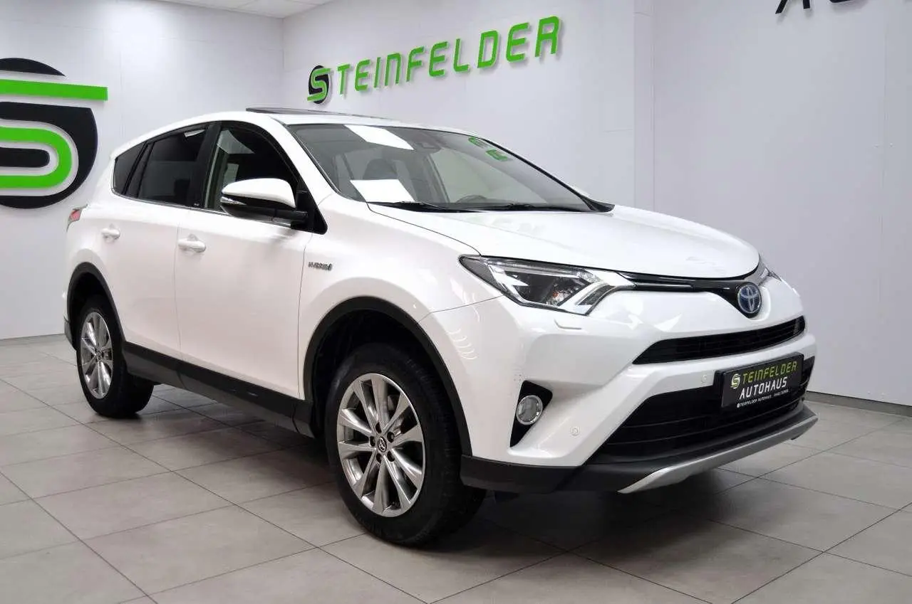 Photo 1 : Toyota Rav4 2017 Hybrid