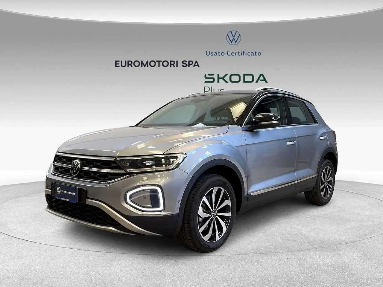 Photo 1 : Volkswagen T-roc 2024 Essence