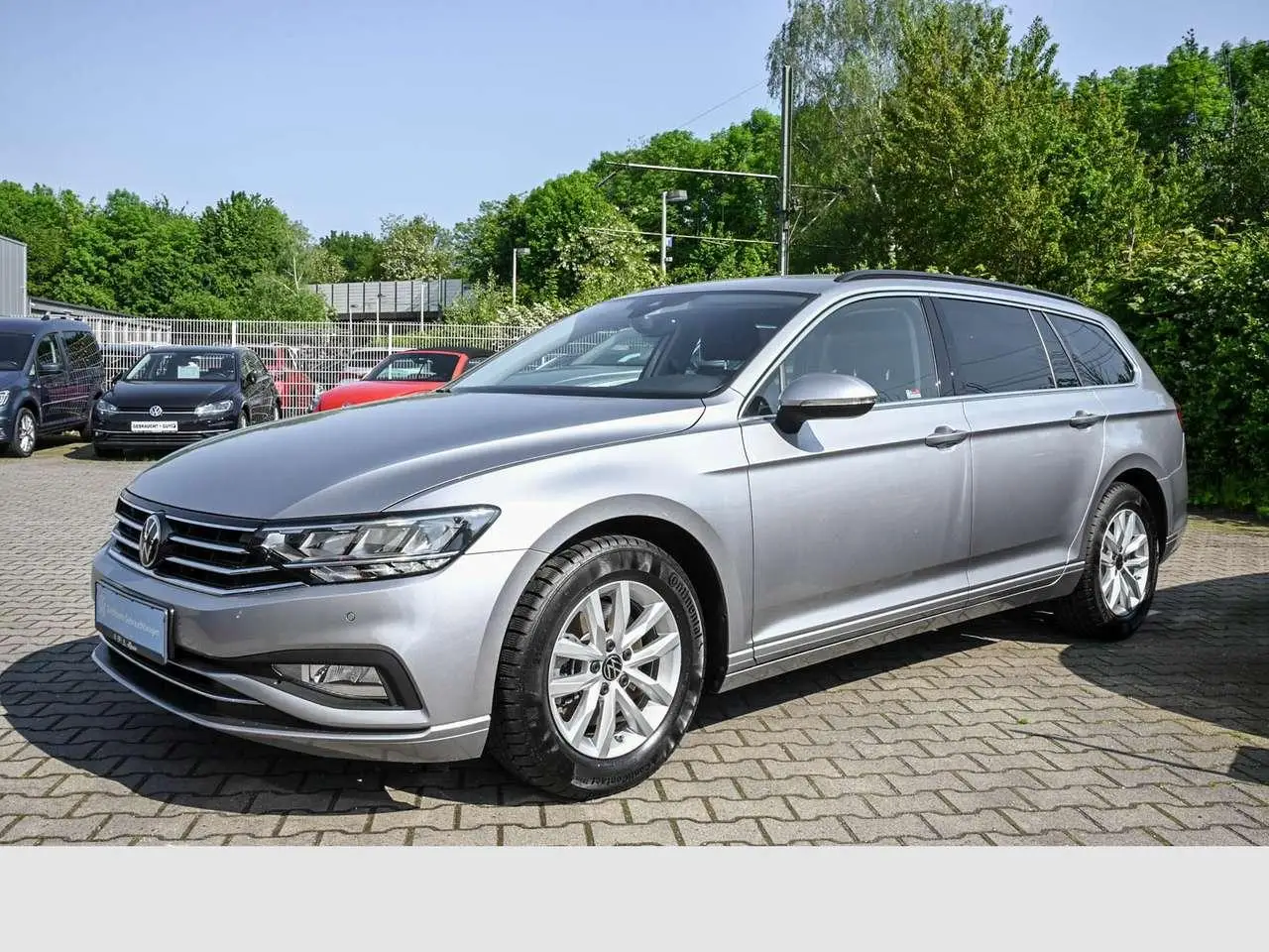 Photo 1 : Volkswagen Passat 2023 Petrol