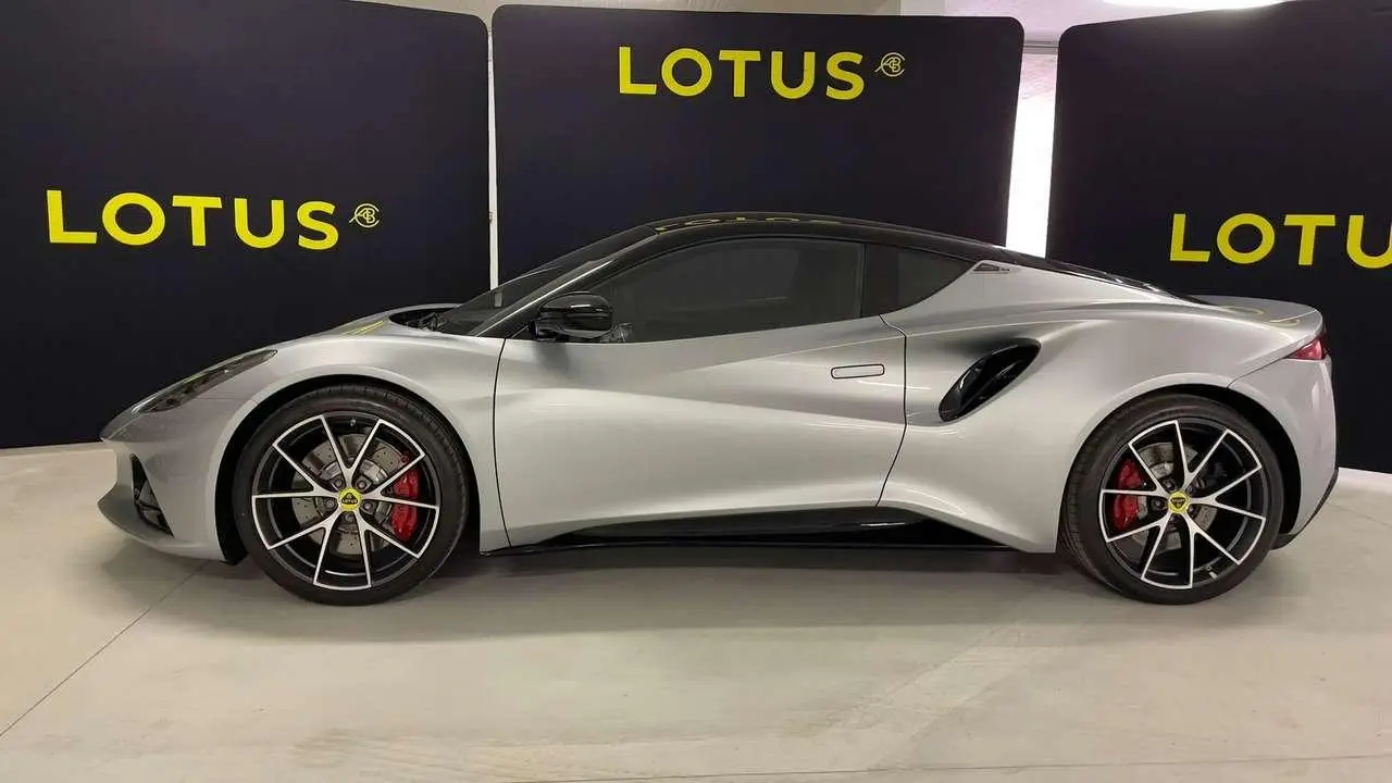 Photo 1 : Lotus Emira 2024 Petrol