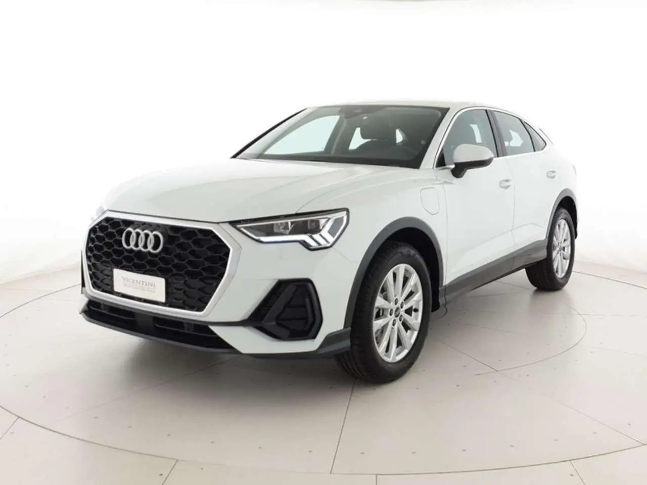 Photo 1 : Audi Q3 2024 Hybrid