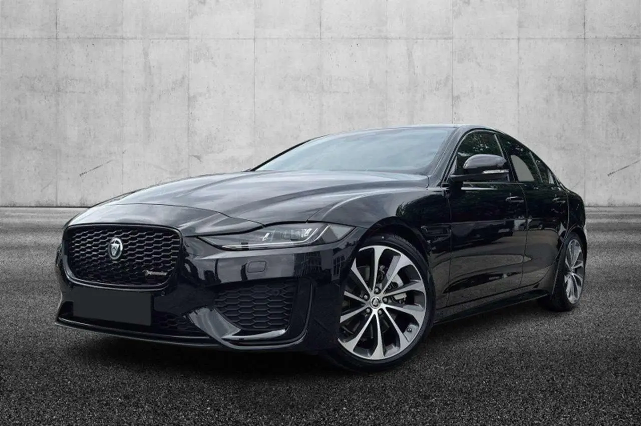 Photo 1 : Jaguar Xe 2023 Hybride