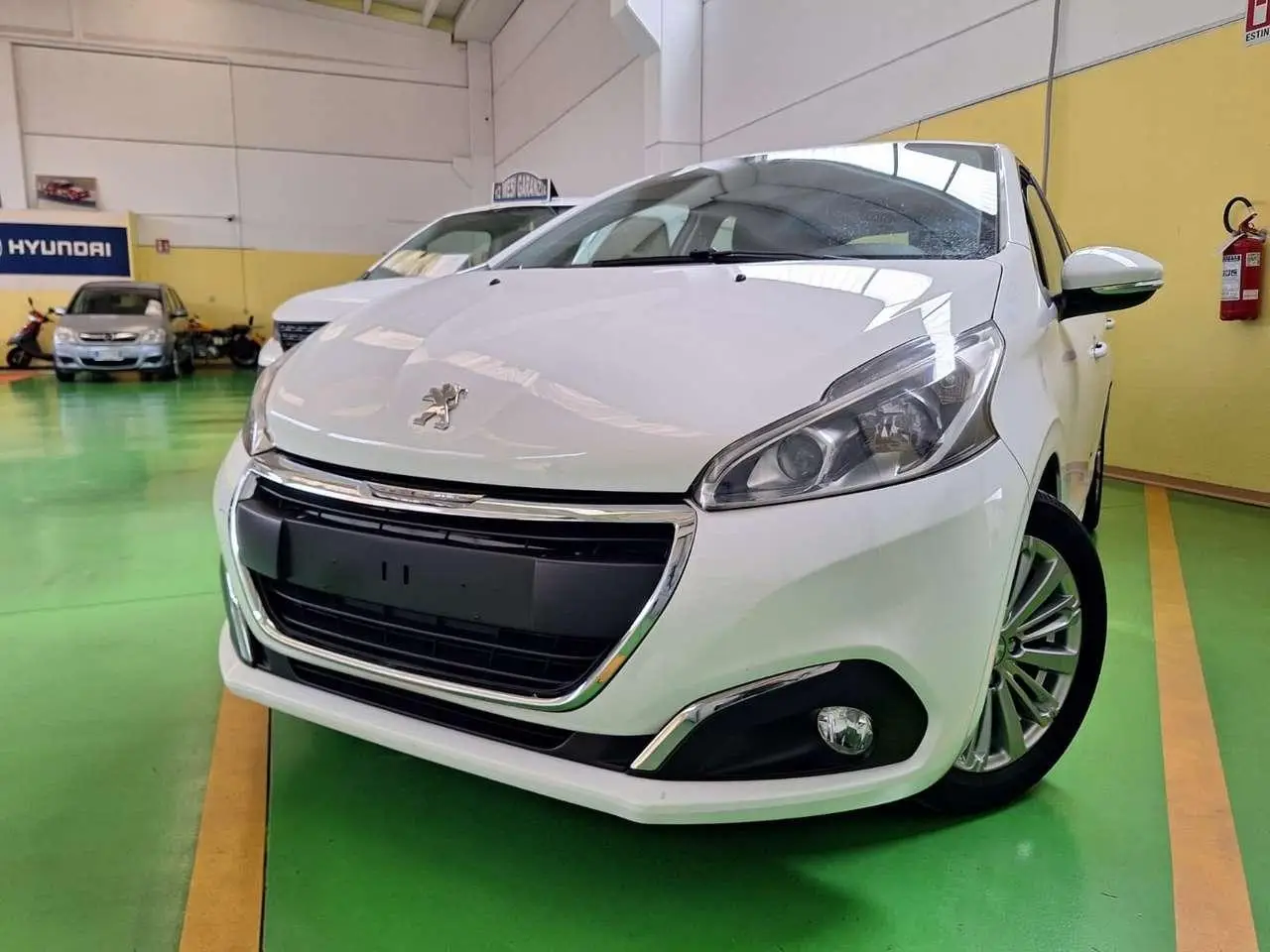 Photo 1 : Peugeot 208 2017 Petrol