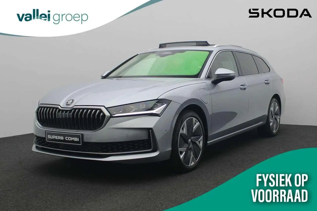 Photo 1 : Skoda Superb 2024 Hybrid