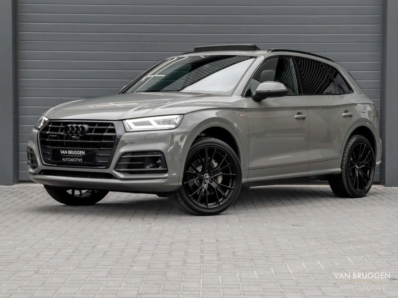 Photo 1 : Audi Q5 2021 Hybride