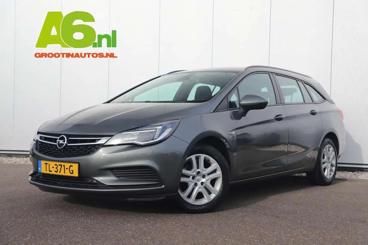 Photo 1 : Opel Astra 2018 Petrol