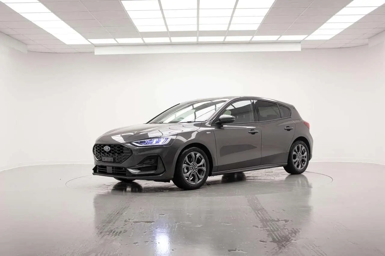 Photo 1 : Ford Focus 2024 Hybrid