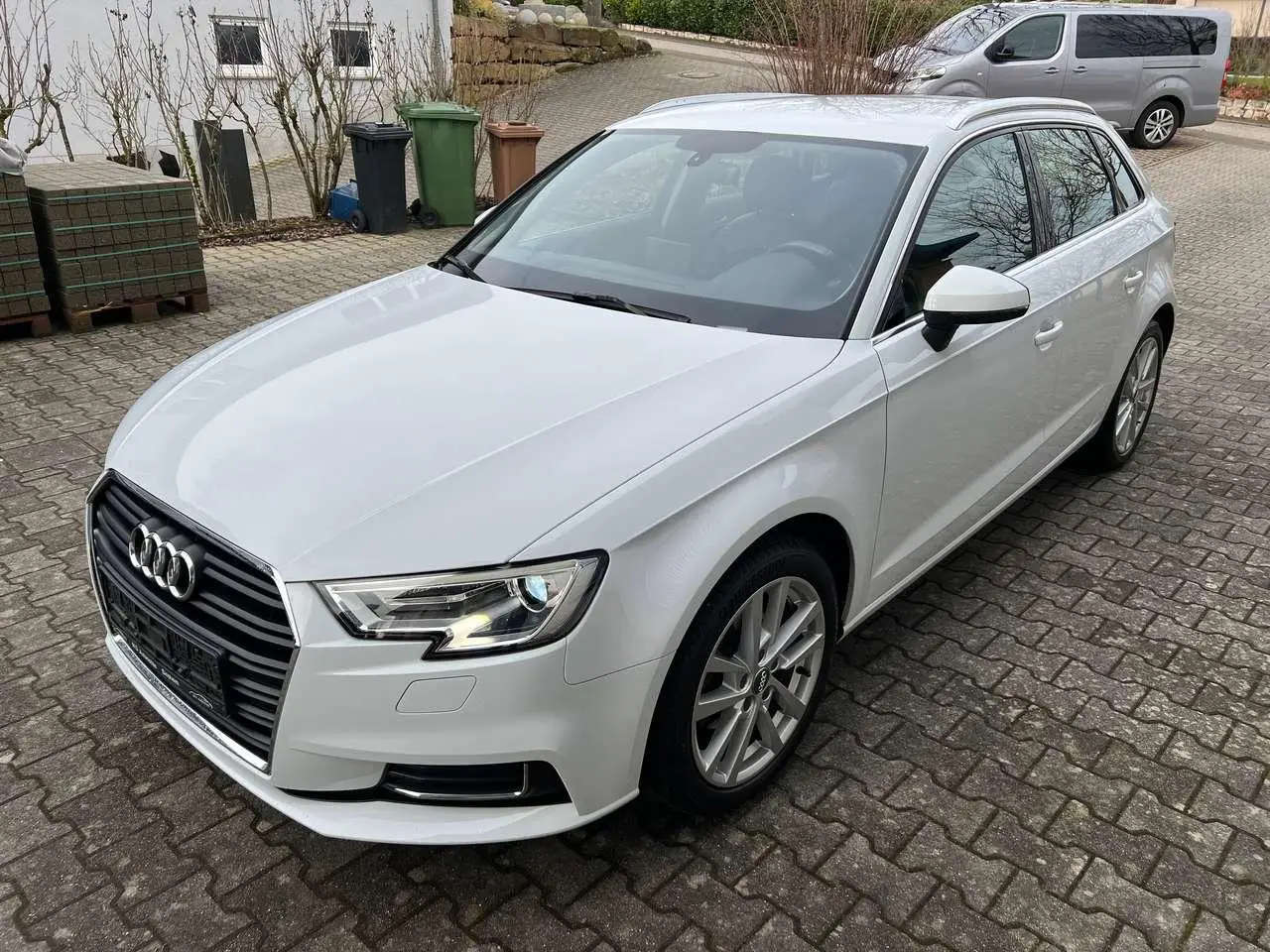 Photo 1 : Audi A3 2019 Petrol