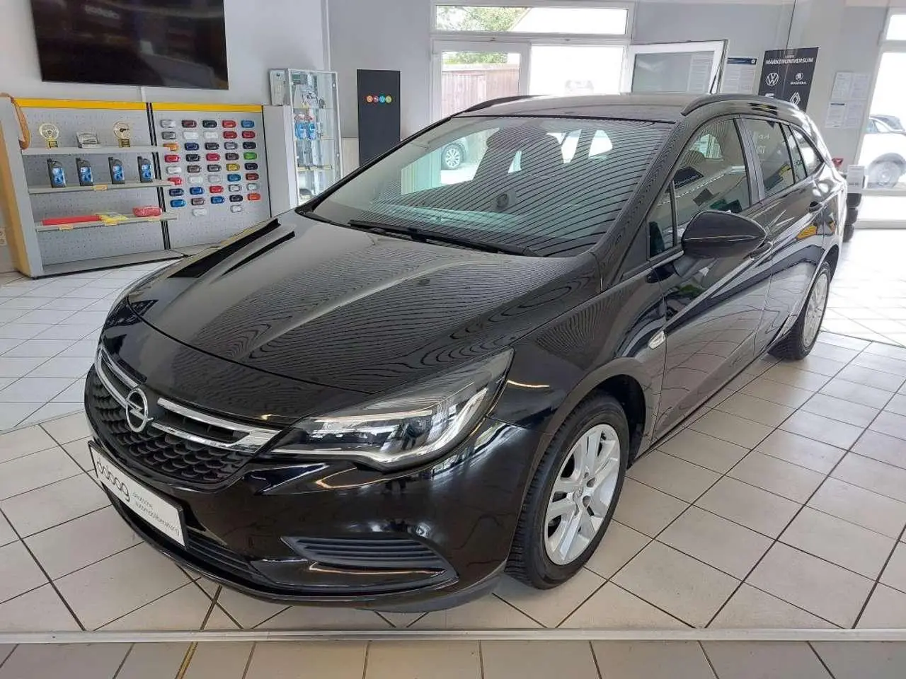 Photo 1 : Opel Astra 2017 Petrol