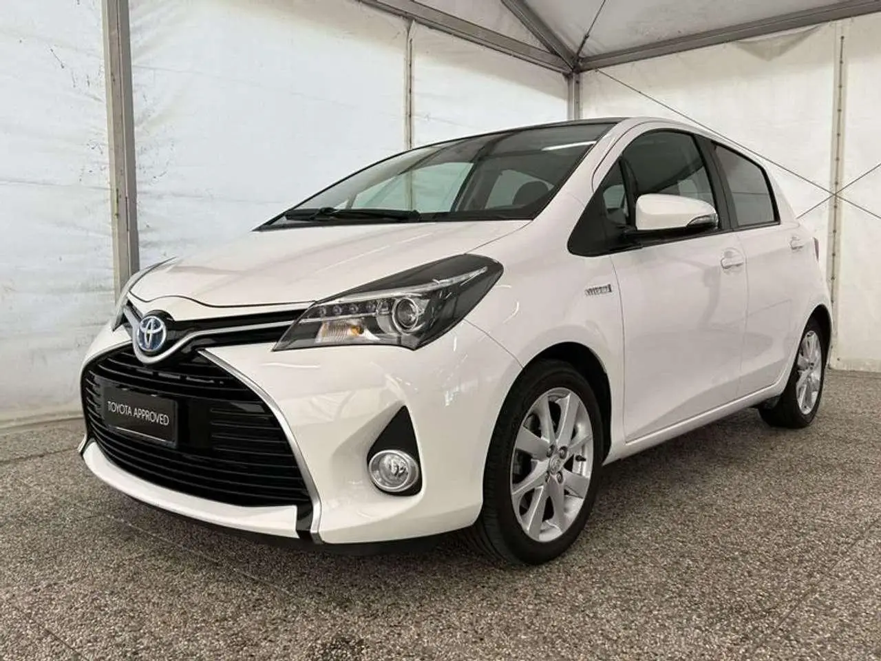 Photo 1 : Toyota Yaris 2015 Hybride