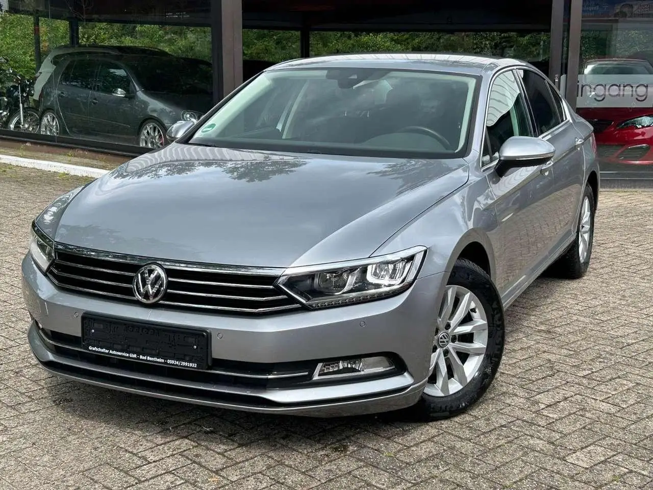 Photo 1 : Volkswagen Passat 2019 Essence