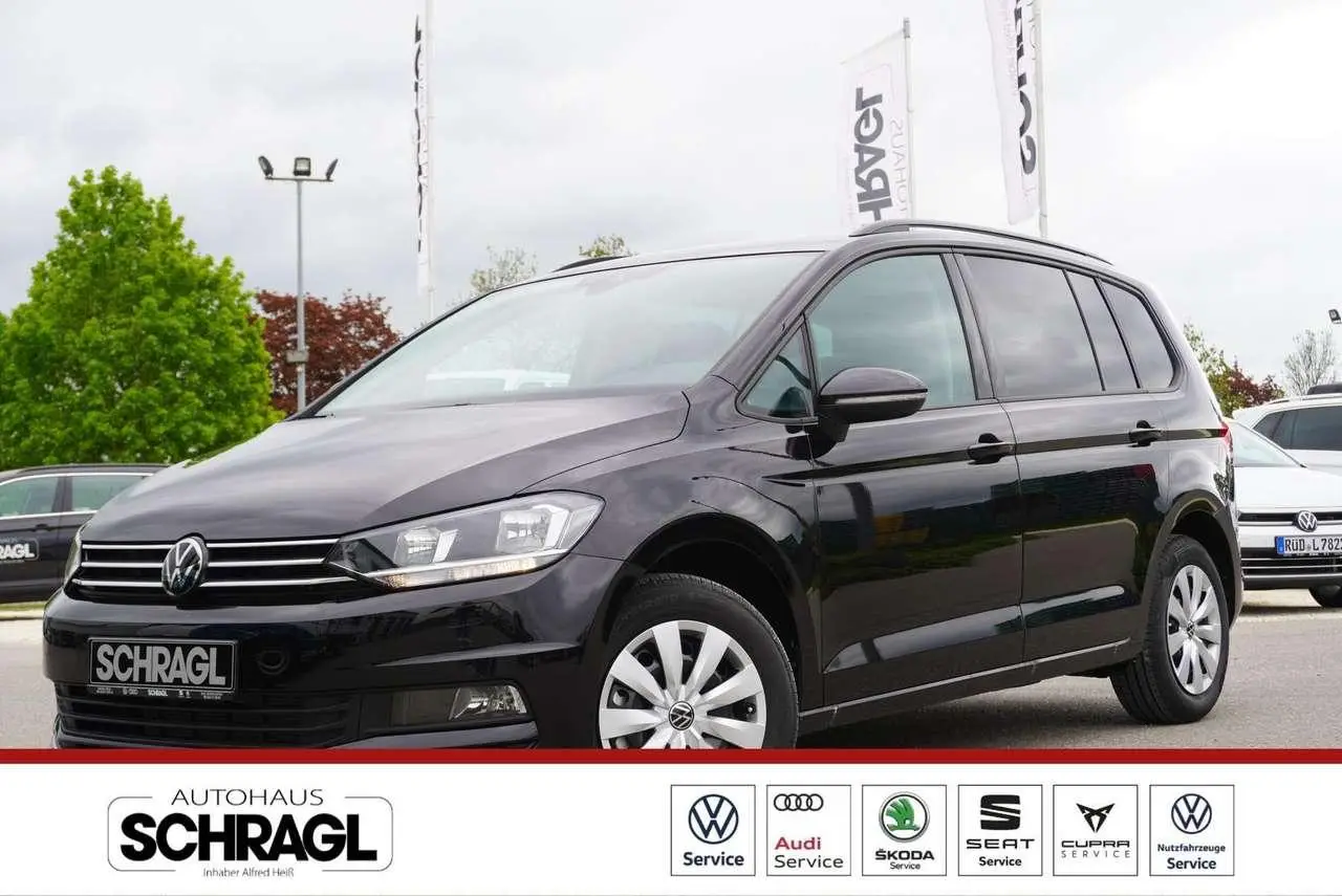 Photo 1 : Volkswagen Touran 2024 Petrol