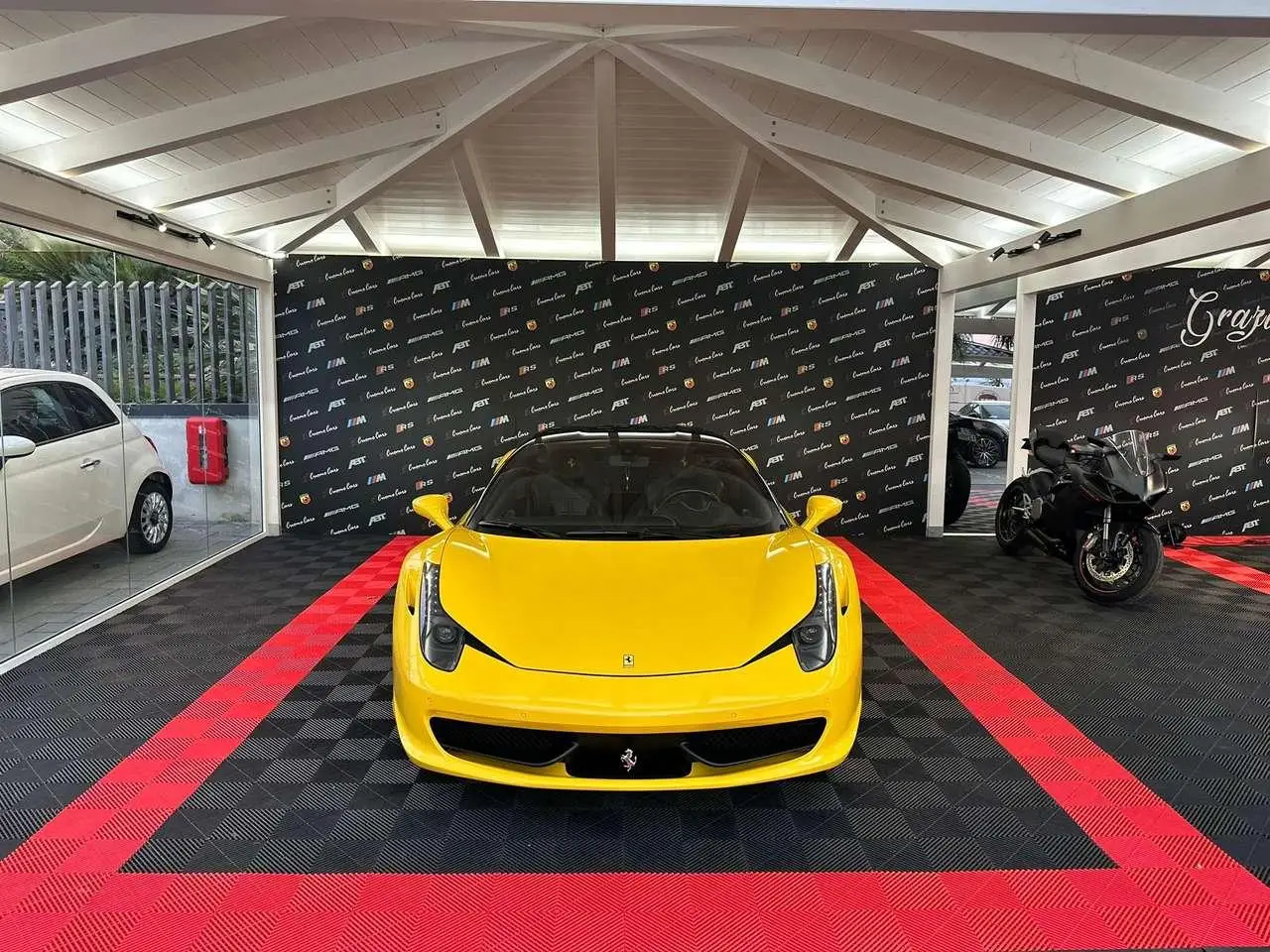 Photo 1 : Ferrari 458 2021 Essence