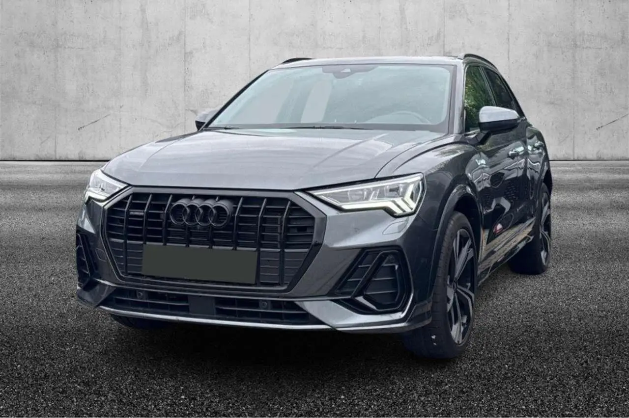 Photo 1 : Audi Q3 2023 Essence