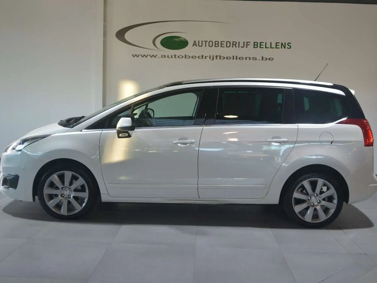 Photo 1 : Peugeot 5008 2016 Essence