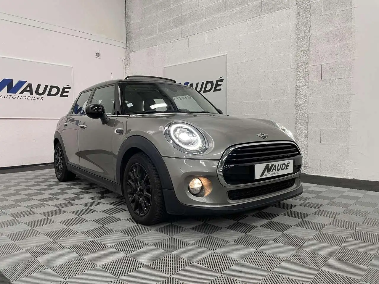 Photo 1 : Mini Cooper 2019 Petrol