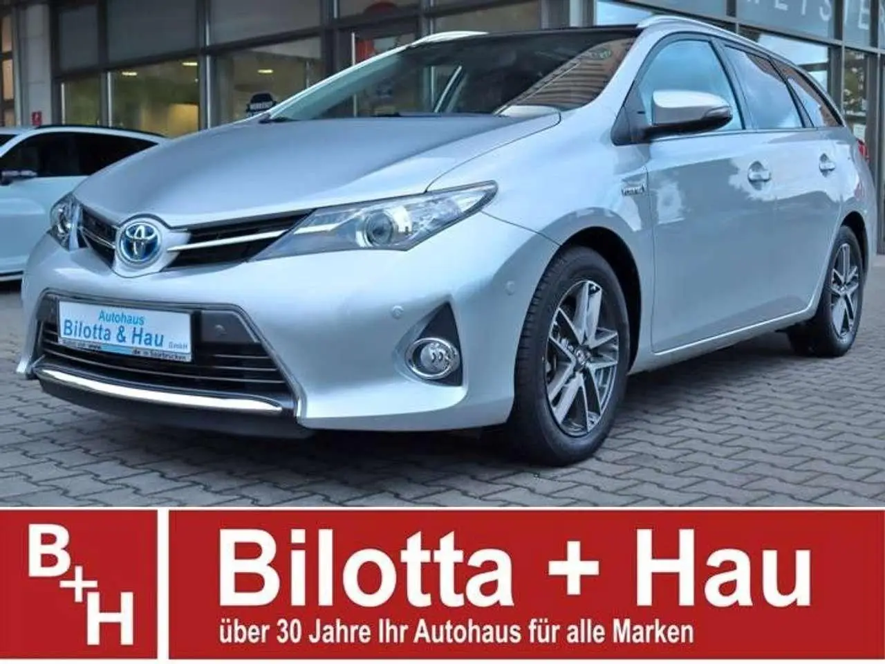 Photo 1 : Toyota Auris 2015 Hybrid