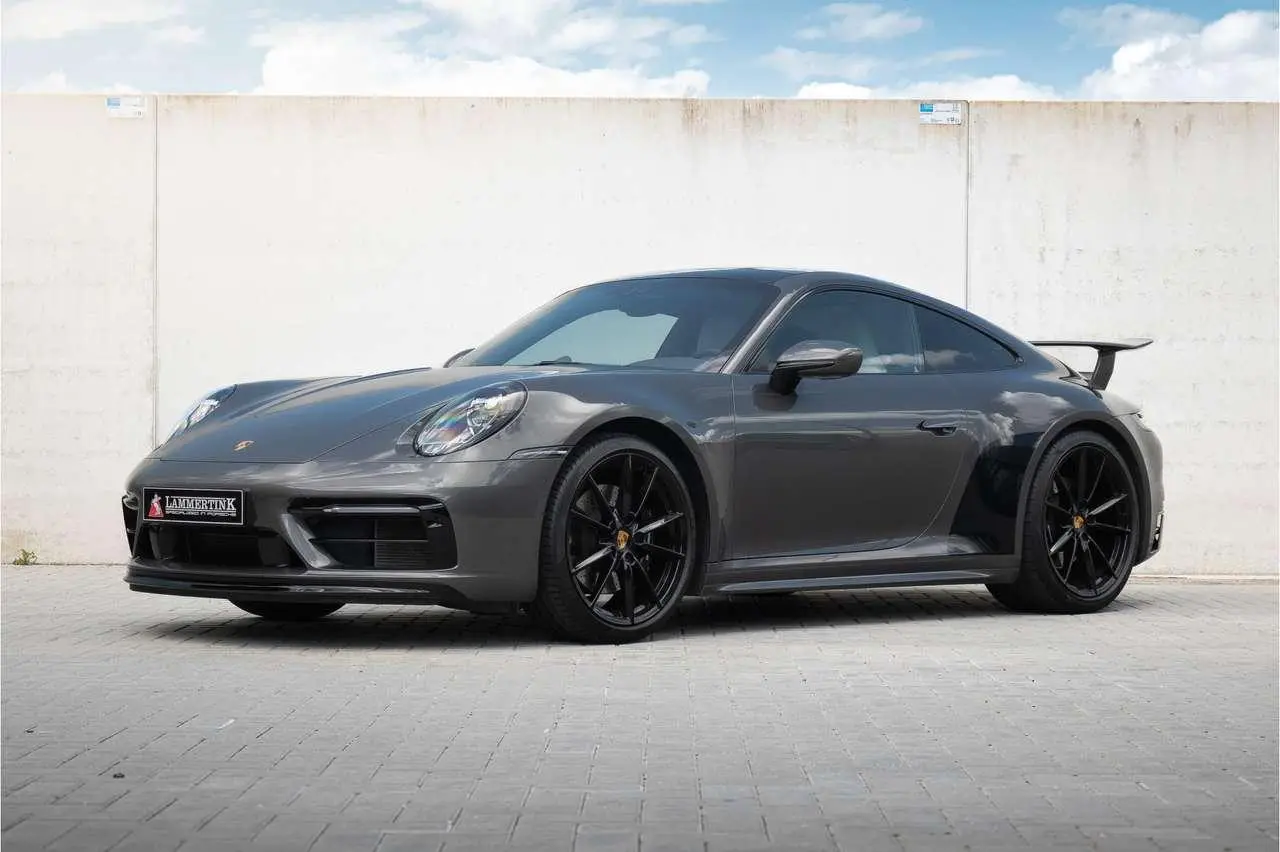 Photo 1 : Porsche 992 2020 Essence