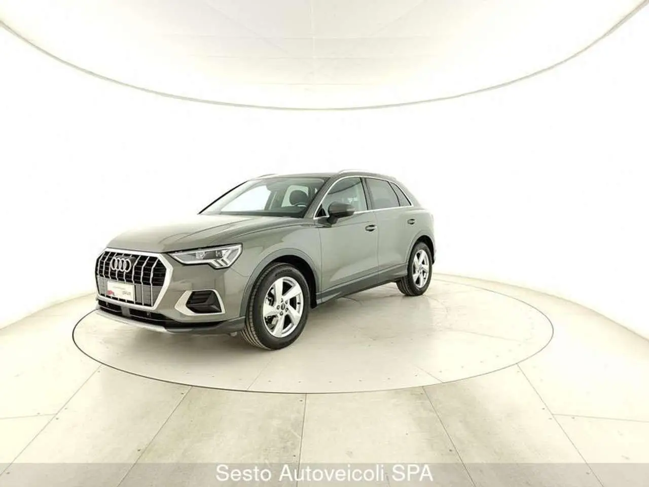 Photo 1 : Audi Q3 2023 Diesel