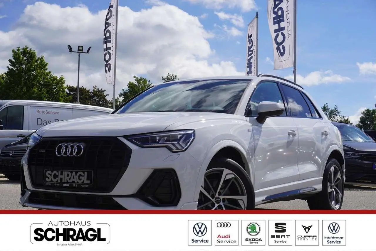 Photo 1 : Audi Q3 2023 Petrol