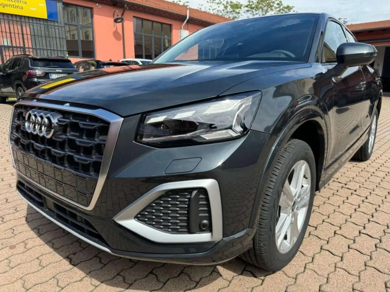 Photo 1 : Audi Q2 2024 Petrol