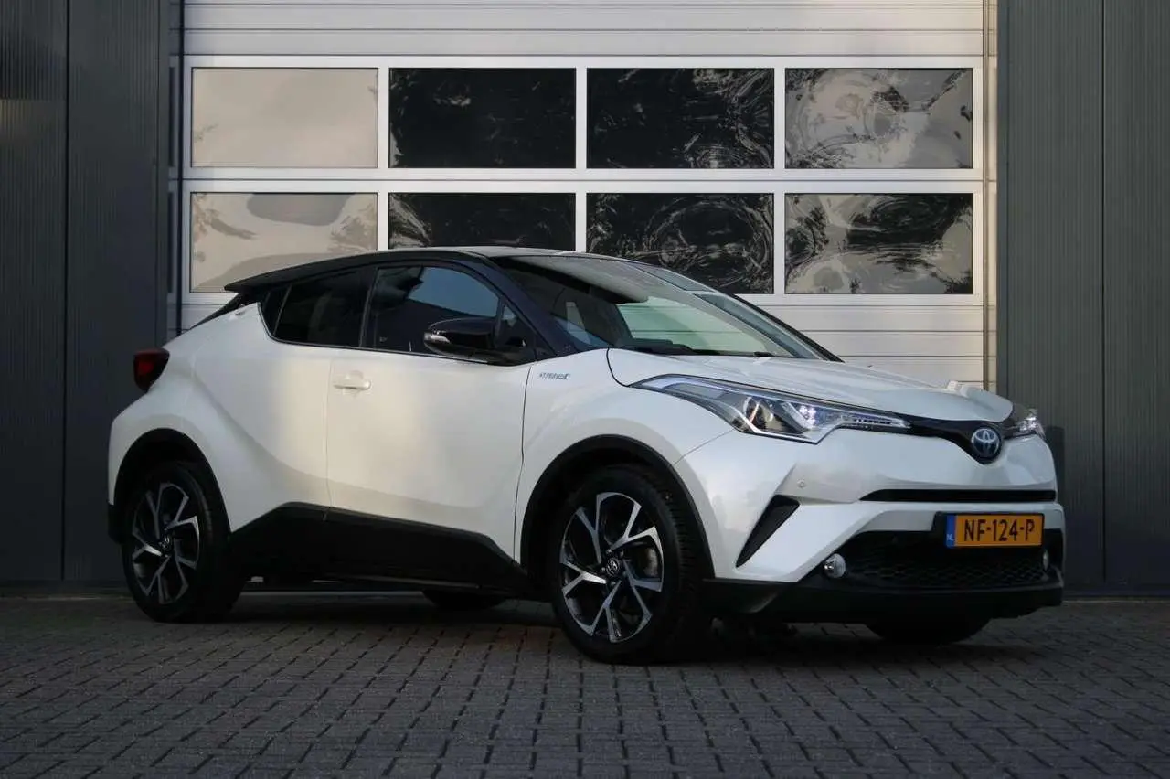 Photo 1 : Toyota C-hr 2017 Hybride