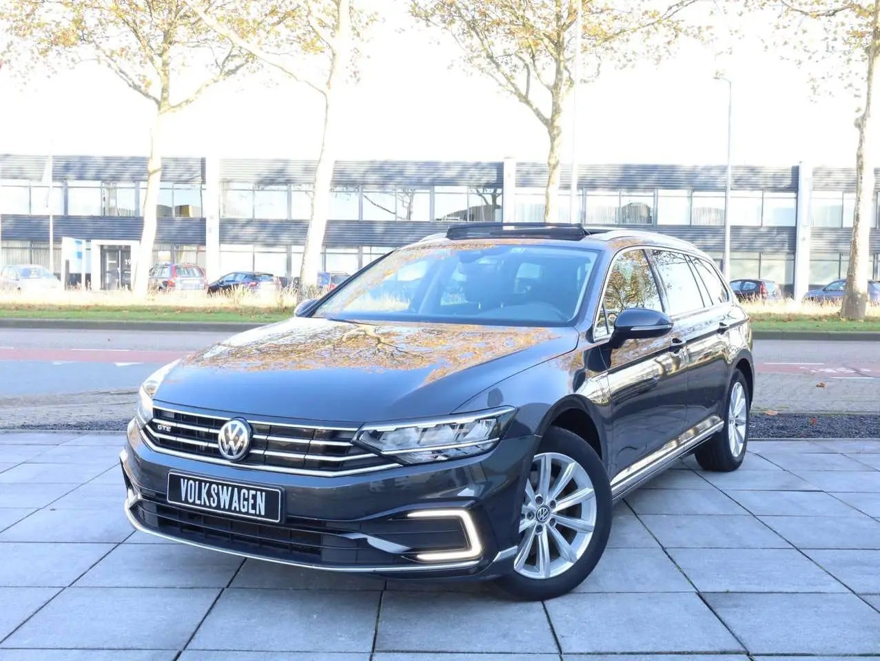 Photo 1 : Volkswagen Passat 2019 Hybrid