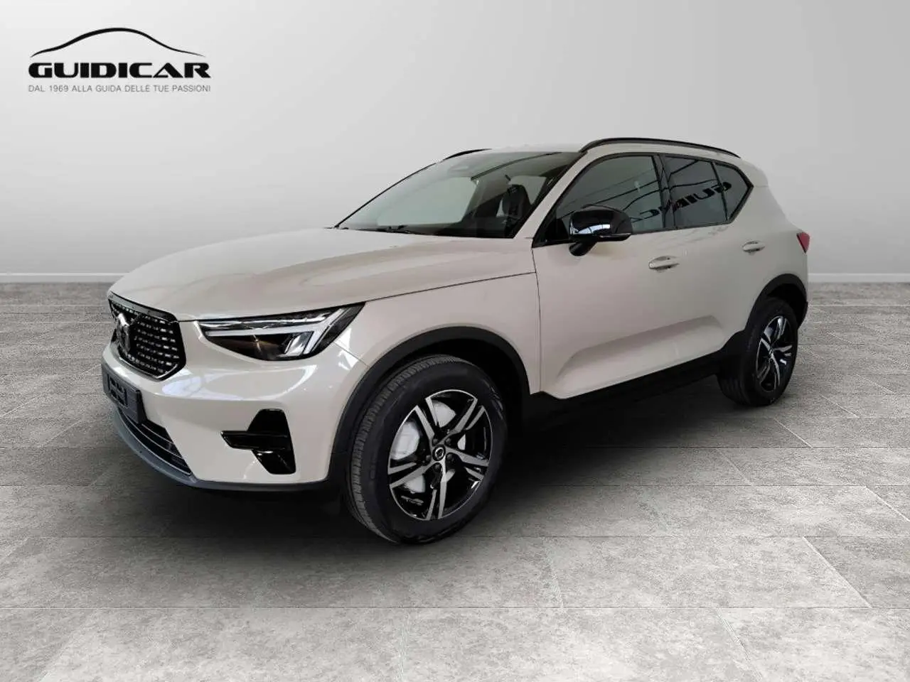 Photo 1 : Volvo Xc40 2024 Petrol