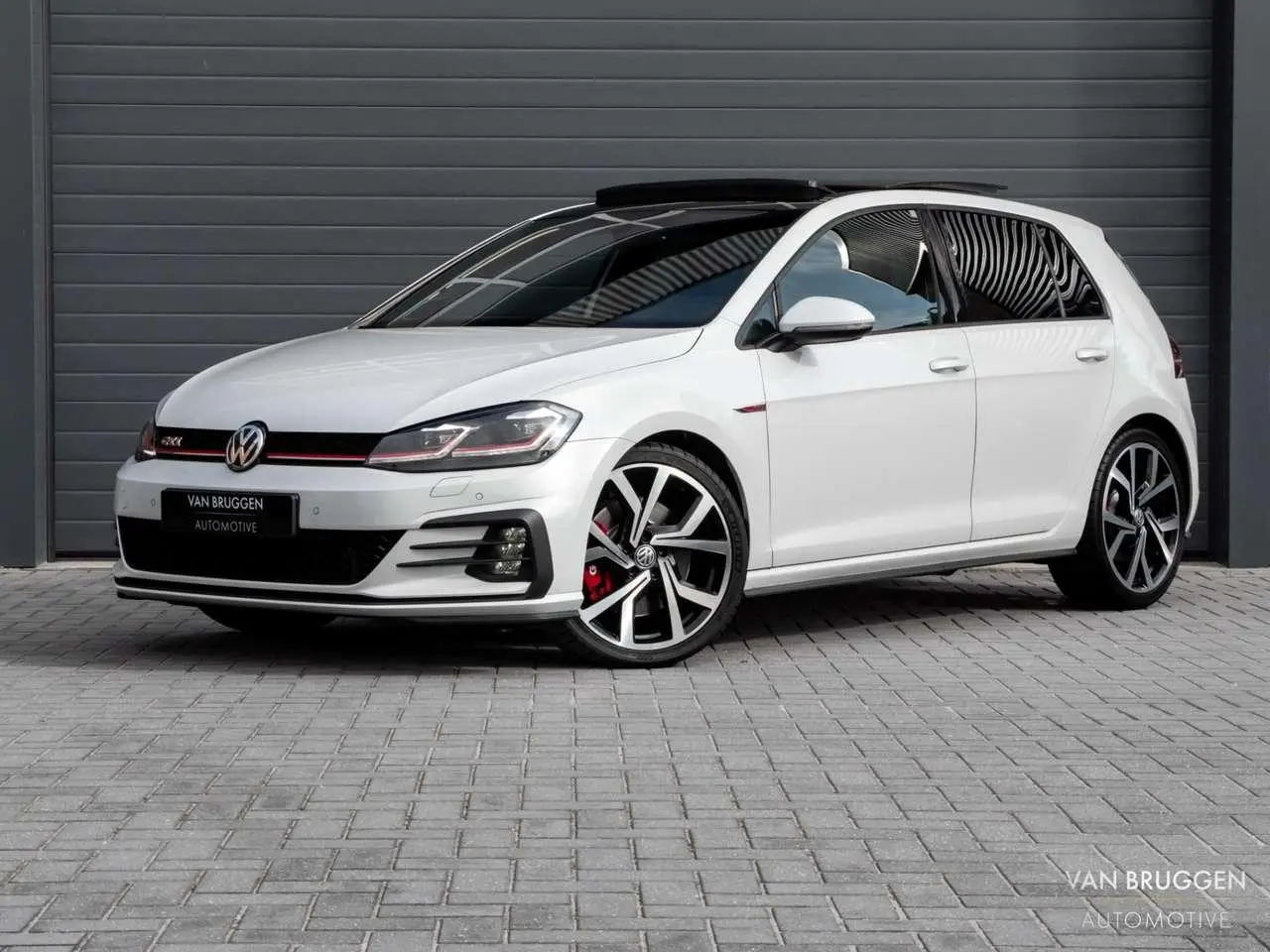 Photo 1 : Volkswagen Golf 2018 Petrol