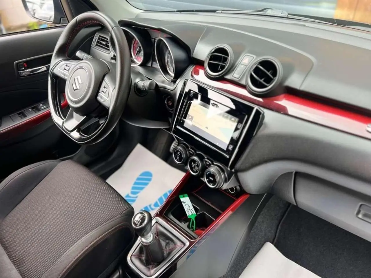 Photo 1 : Suzuki Swift 2019 Petrol