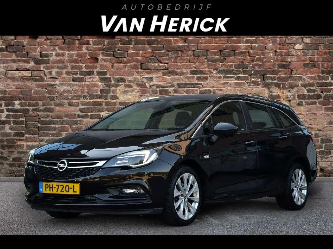 Photo 1 : Opel Astra 2017 Petrol