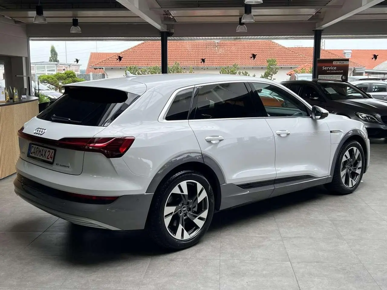 Photo 1 : Audi E-tron 2021 Electric