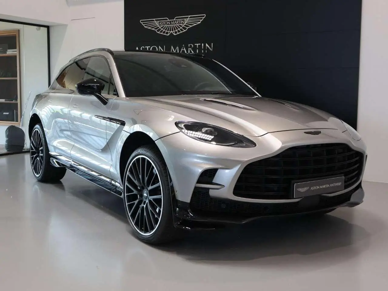 Photo 1 : Aston Martin Dbx 2024 Essence