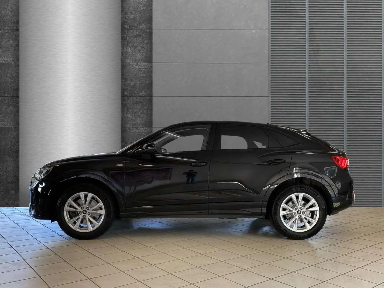 Photo 1 : Audi Q3 2021 Essence