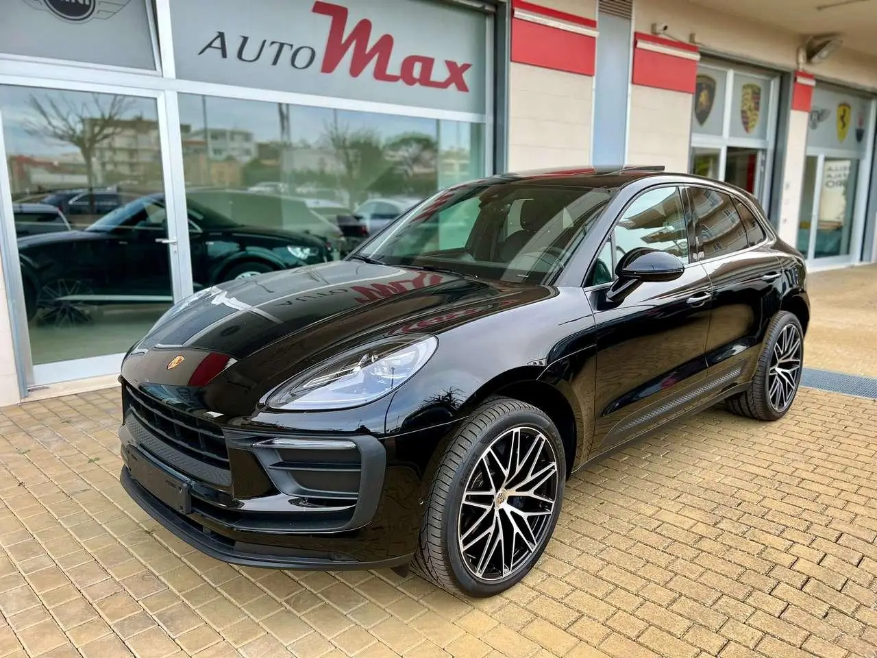 Photo 1 : Porsche Macan 2022 Essence