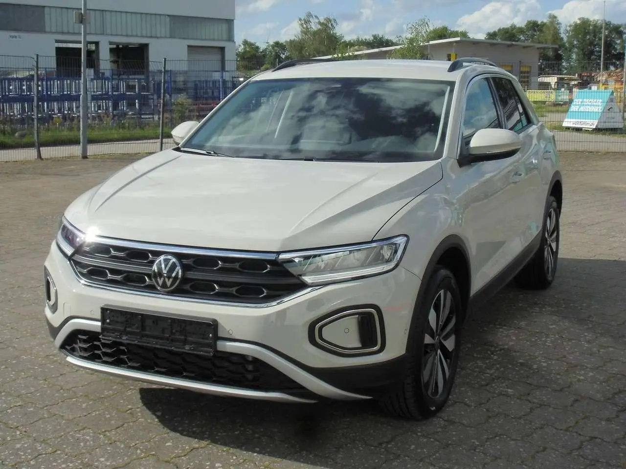 Photo 1 : Volkswagen T-roc 2023 Essence