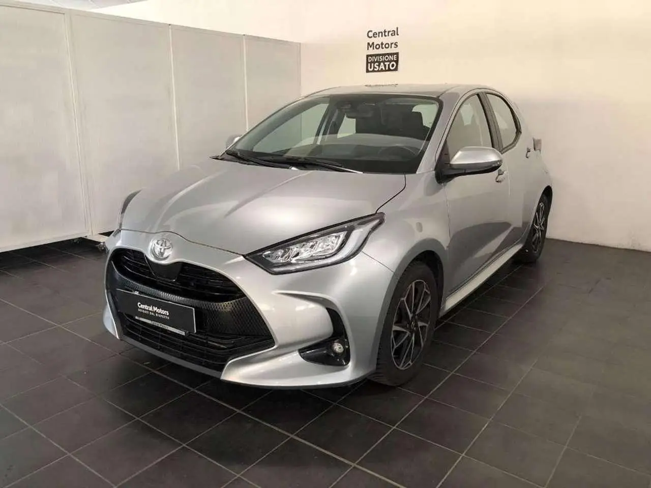 Photo 1 : Toyota Yaris 2022 Petrol