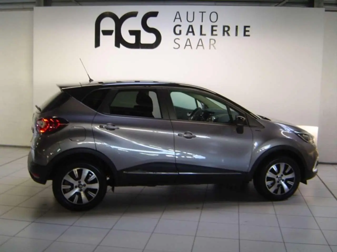 Photo 1 : Renault Captur 2019 Essence