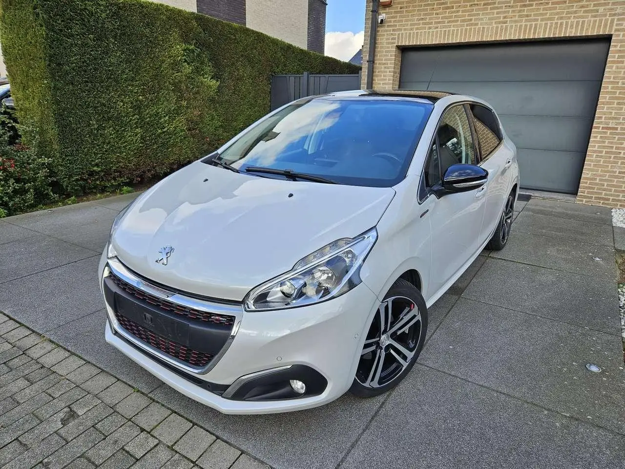 Photo 1 : Peugeot 208 2017 Petrol