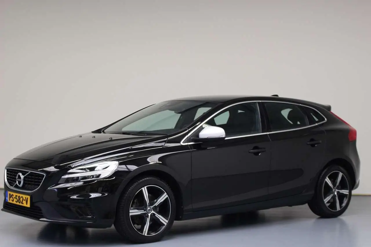 Photo 1 : Volvo V40 2017 Petrol