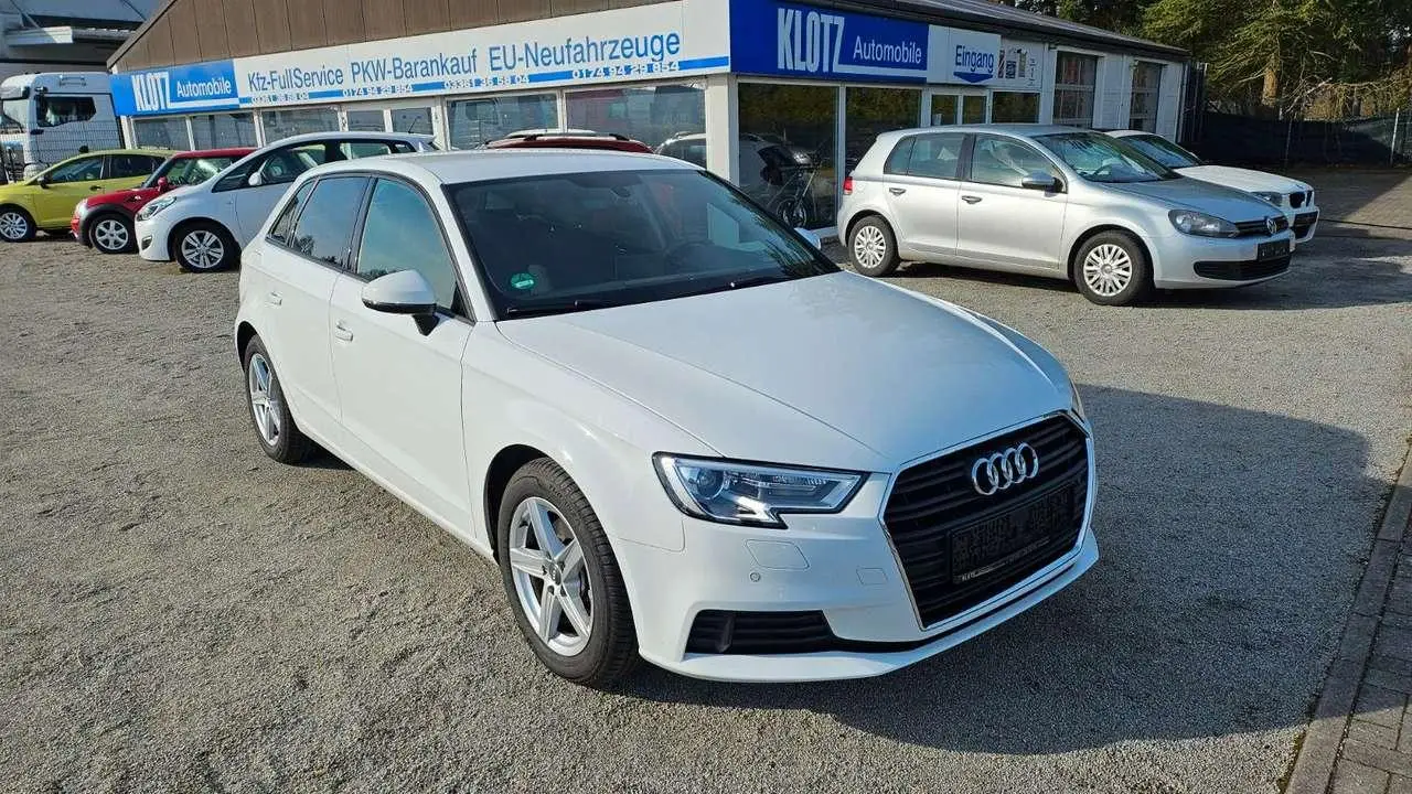 Photo 1 : Audi A3 2017 Petrol