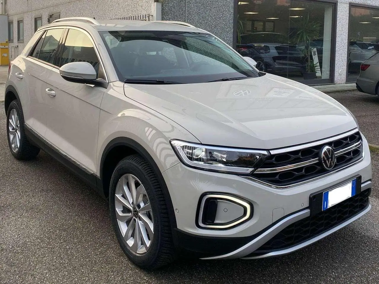 Photo 1 : Volkswagen T-roc 2024 Essence