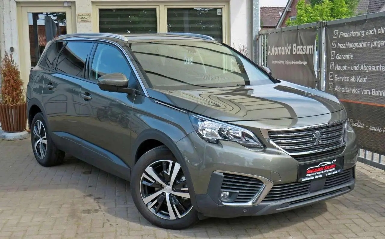 Photo 1 : Peugeot 5008 2018 Essence