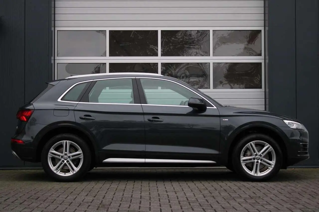 Photo 1 : Audi Q5 2018 Essence