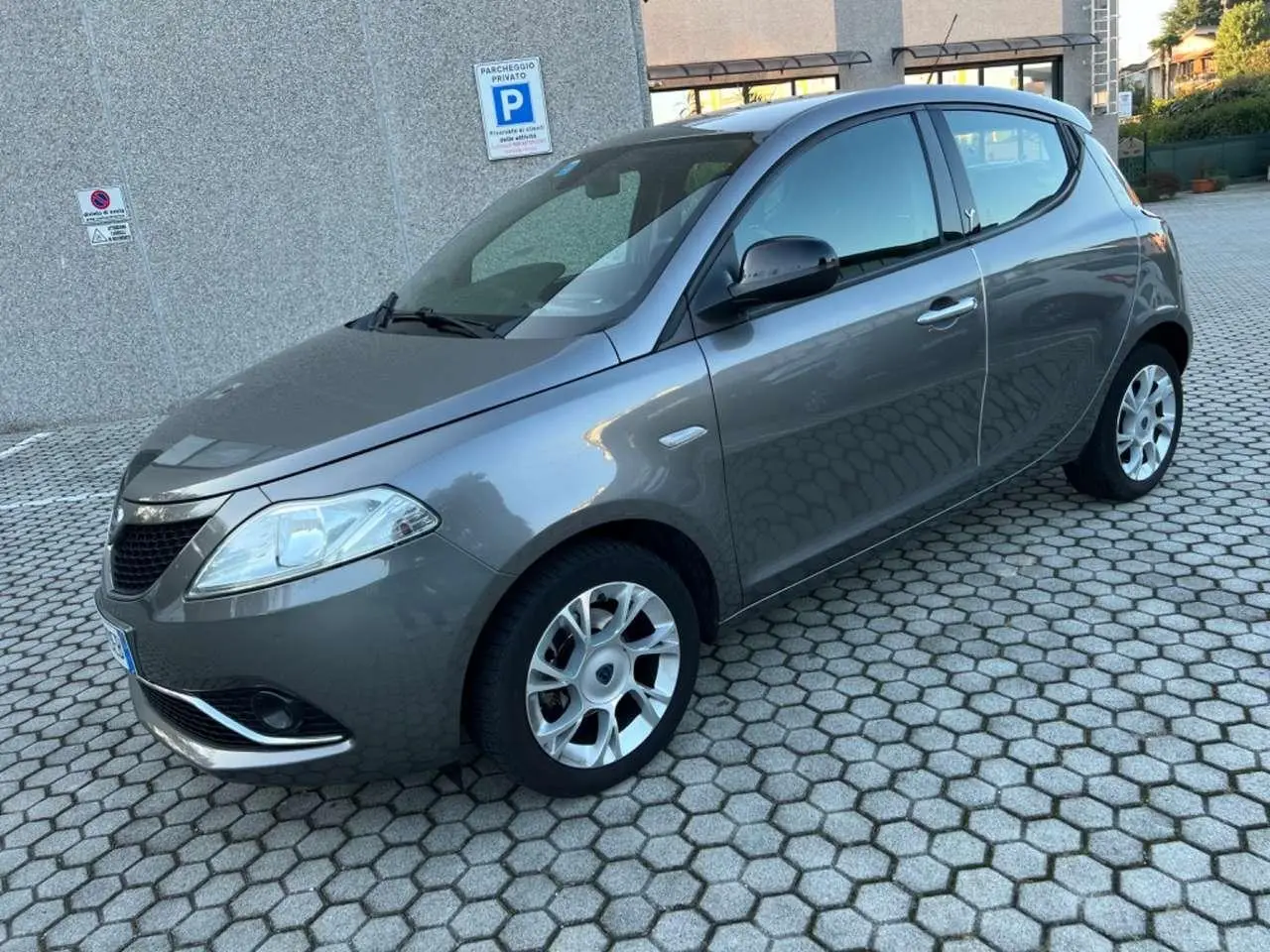 Photo 1 : Lancia Ypsilon 2015 Essence