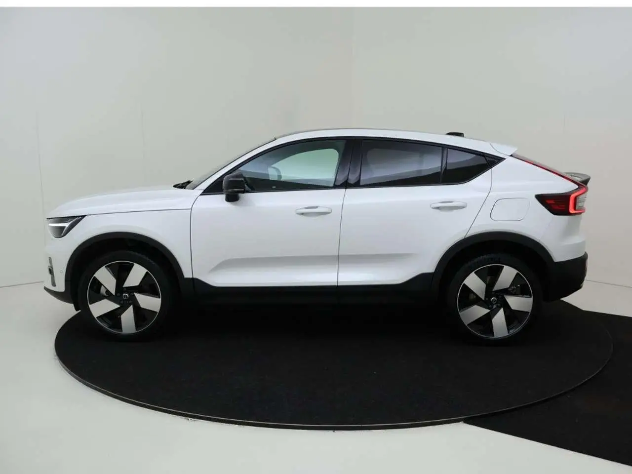 Photo 1 : Volvo C40 2022 Electric