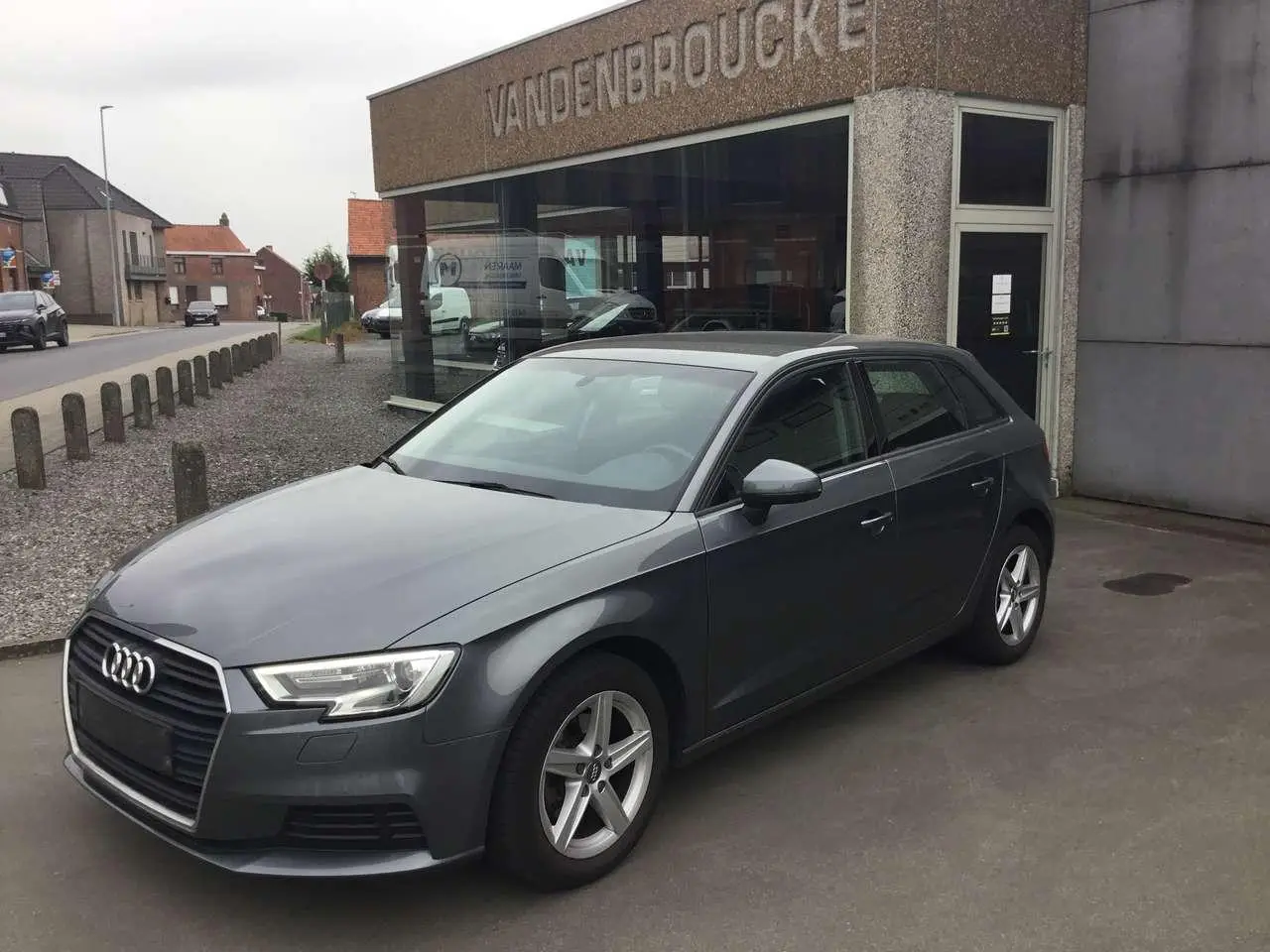 Photo 1 : Audi A3 2019 Petrol