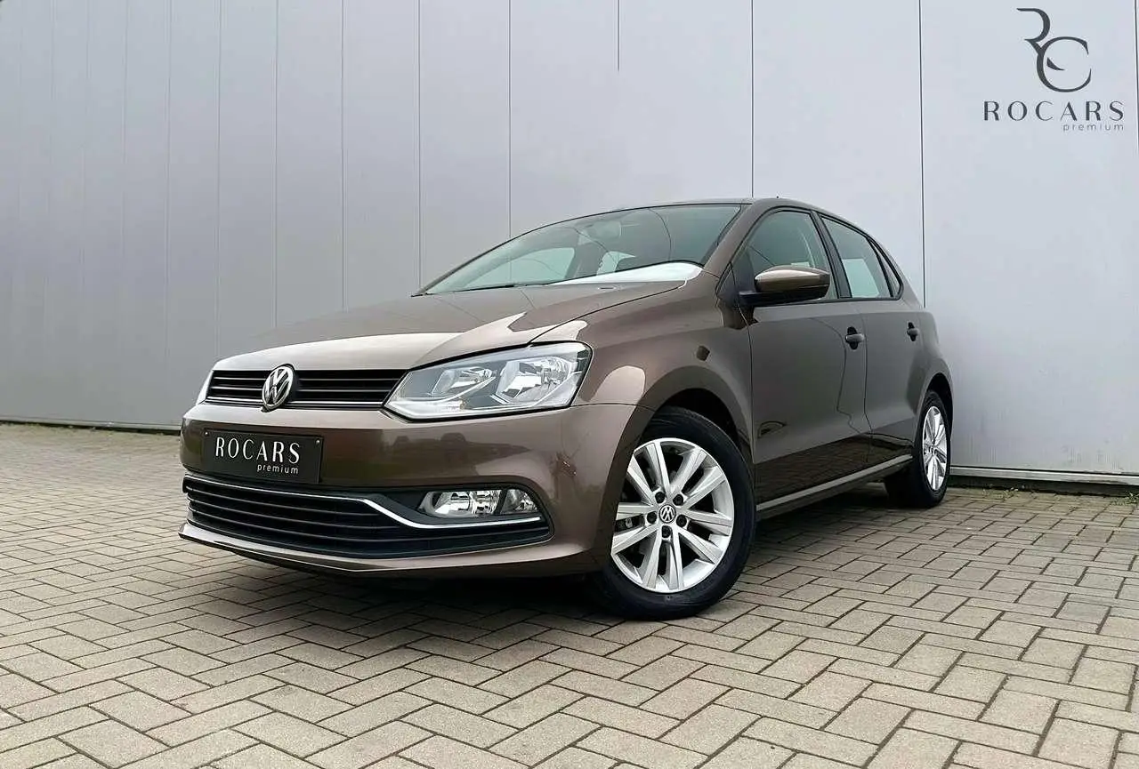 Photo 1 : Volkswagen Polo 2015 Petrol